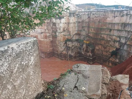 Portuqaliyada yolun çökməsi nəticəsində 2 nəfər ölüb