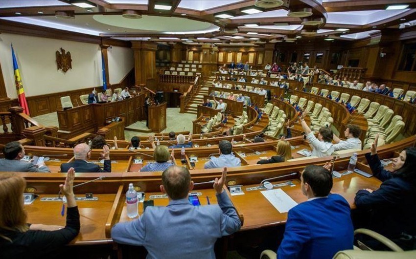 Парламент Молдовы принял декларацию с осуждением действий России в Украине