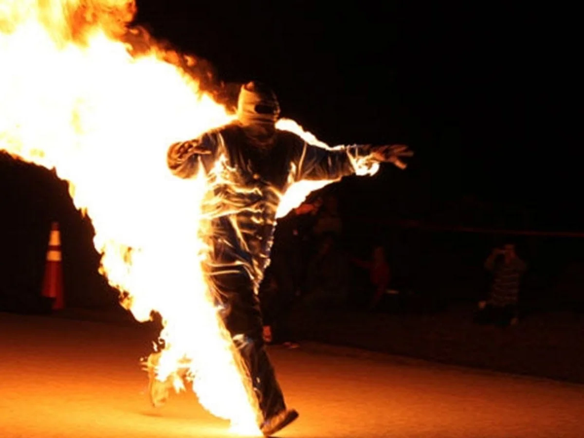 Bakıda kürəkən qayınata və qayınanasını yandırıb