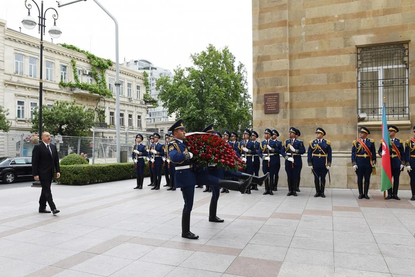 President Ilham Aliyev visits memorial in honor of Azerbaijan Democratic Republic