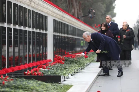 Azərbaycan xalqı şəhidlərini yad edir
