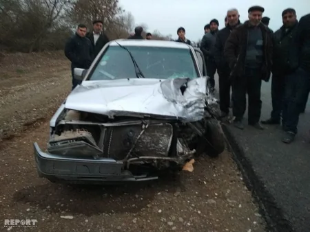 Ağcabədidə baş verən yol qəzasında iki nəfər xəsarət alıb - FOTO