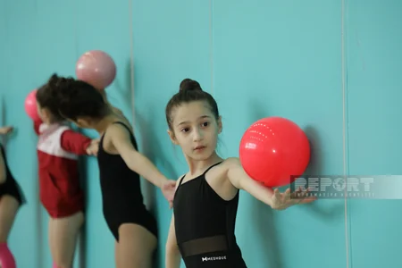 Bölgə gimnastlarının Milli Gimnastika Arenasında məşqləri davam edir