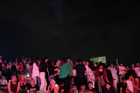Heydər Əliyev Mərkəzinin parkında Milli Qurtuluş Gününə həsr olunan konsert keçirilib