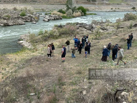 İsveçli səyahətçilər Xudafərin körpüsünü ziyarət ediblər