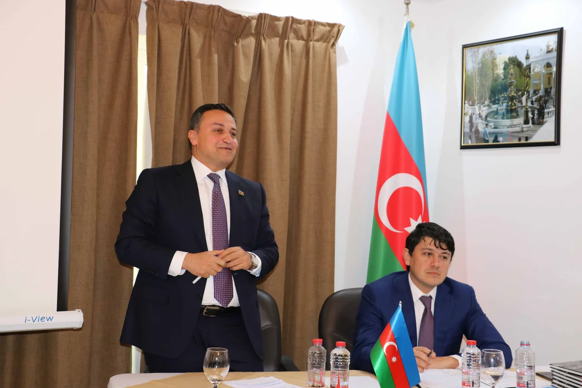 Fuad Muradov Dubayda yaşayan azərbaycanlıların problemlərini dinləyib