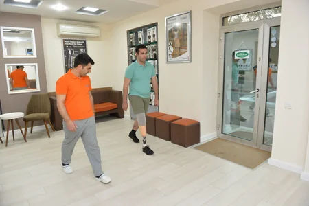 Aprel döyüşlərində yaralanmış əsgər və zabitlər Mehriban Əliyevanın təşəbbüsü ilə protezlərlə təmin edilib - VİDEO