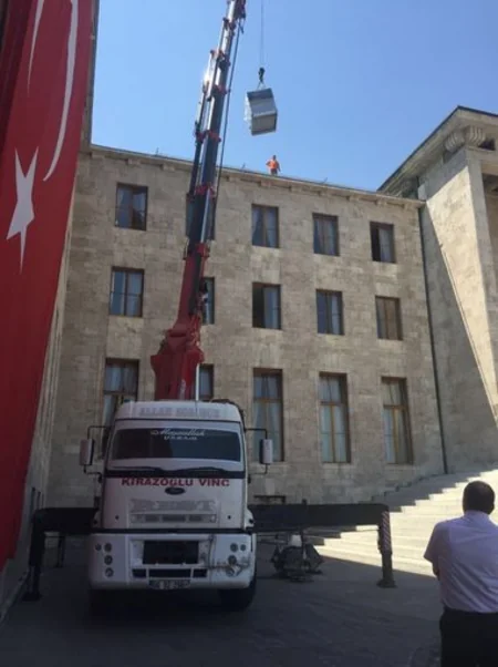Türkiyə parlamentinin binasına raket əleyhinə müdafiə sistemi yerləşdirilir - FOTO