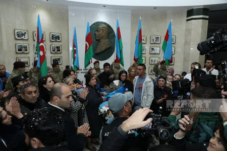 Sentyabr şəhidinin yeni doğulan körpəsi xəstəxanadan evə buraxılıb