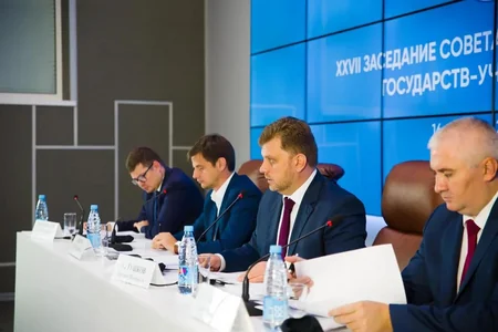 Erməni nazir müavini beynəlxalq iclasda Bizi xilas edin deyə yalvarıb