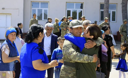 Hərbi hissələrdə andiçmə mərasimi keçirilib