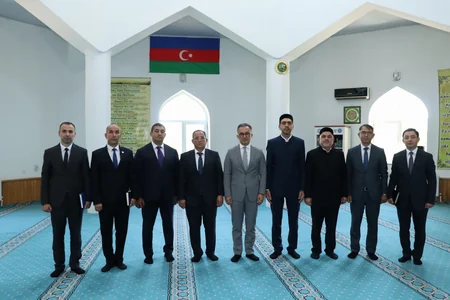 Dövlət Komitəsinin sədri Ağsu şəhərində məscidlərin fəaliyyəti ilə tanış olub
