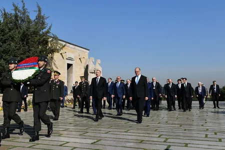 Prezident İlham Əliyev Ankarada Anıtqəbiri ziyarət edib