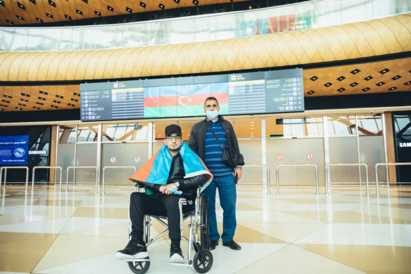 Отправленные Фондом YAŞAT на лечение в Турцию ветераны вернулись в Азербайджан