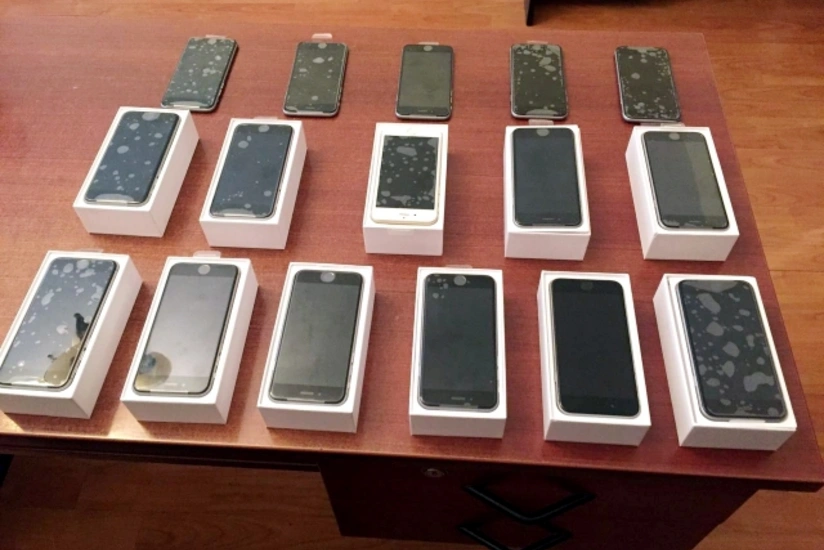 Customs officers stopped smuggling of 16 iPhones