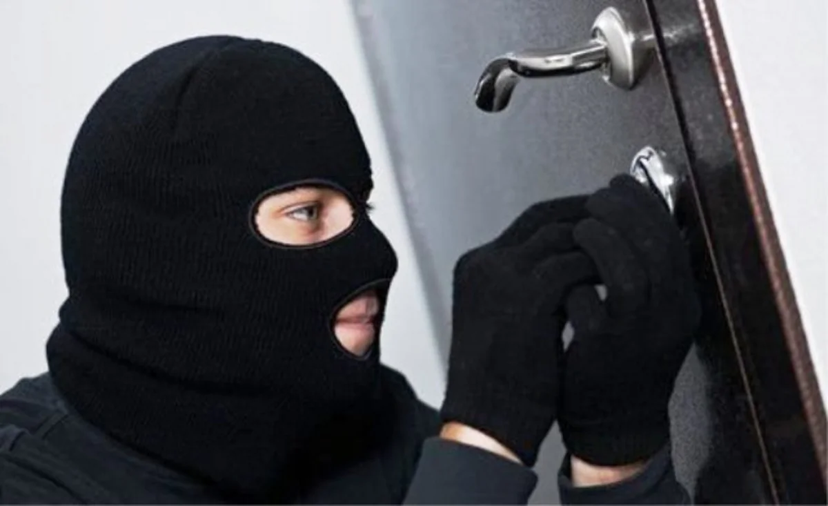 Bakıda reklam şirkətindən oğurluq olub