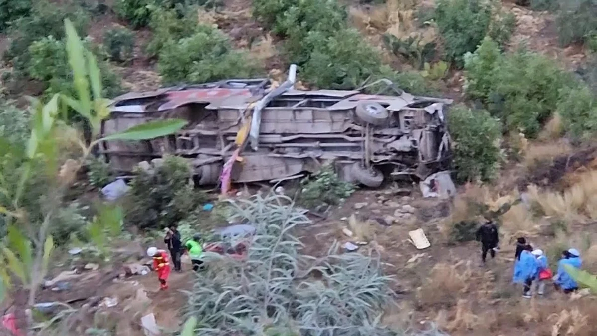 9 killed in Peru bus crash