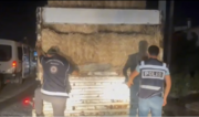 Türkiyədə yük maşınının ot bağlamalarının arasında 31 qanunsuz miqrant aşkarlanıb