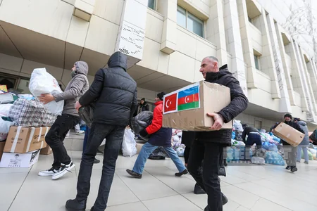 В Баку продолжается сбор помощи пострадавшим от землетрясения в Турции