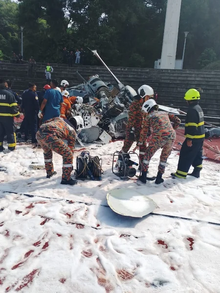 Malayziyada helikopterlər toqquşub, azı 10 nəfər ölüb