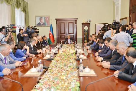 SOCAR prezidenti Bakı 2015də yüksək nəticələr göstərən “Neftçi” İdman Klubunun heyəti ilə görüşüb