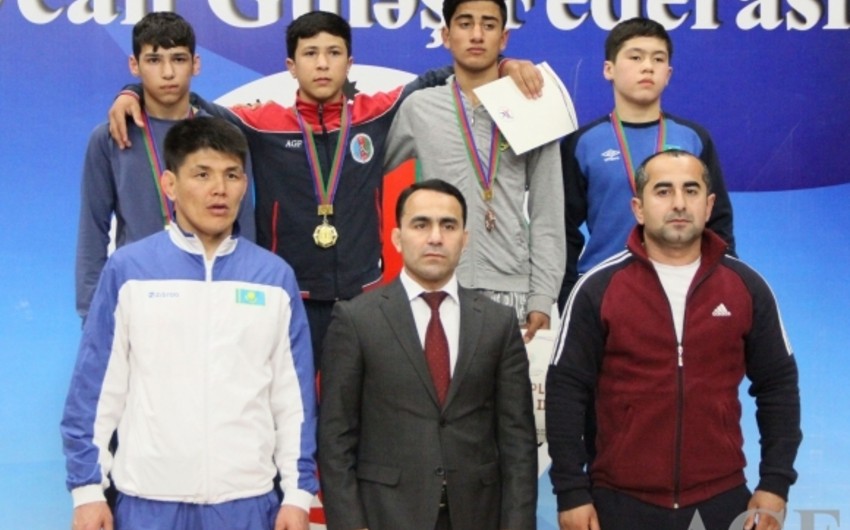 Azərbaycan güləşçiləri Bakıda start götürən turnirin ilk günündə 11 medal qazanıblar