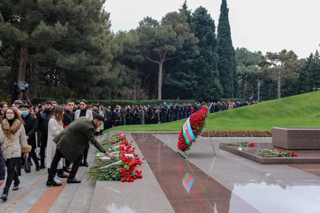 Gənclər təşkilatları ümummilli lider Heydər Əliyevin xatirəsini yad edib