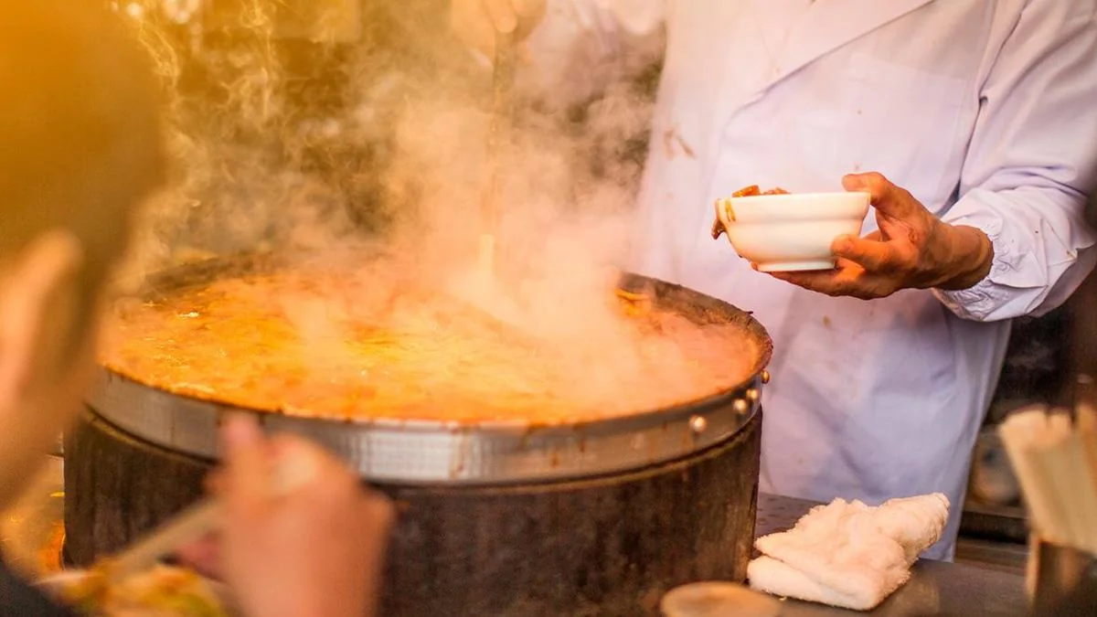 More than 350 workers of Korean company suffer from food poisoning