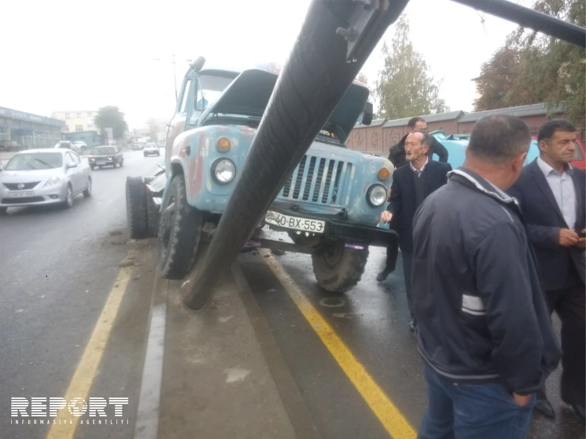 Quba rayonunda su daşıyan avtomobil qəza törədib - FOTO