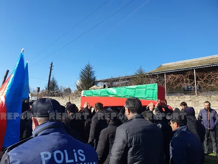 Şəhidin vida mərasimində qohumu ürəktutmadan öldü
