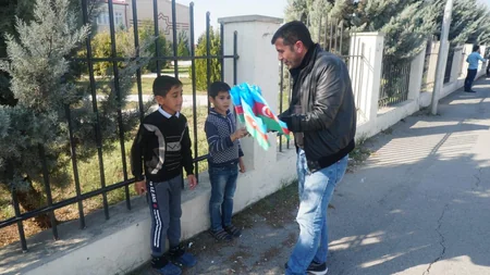Parlament jurnalistləri cəbhə bölgəsində bayraq aksiyası keçiriblər - FOTOREPORTAJ