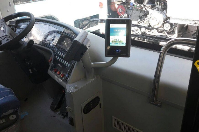 Автобусы по двум маршрутам в Баку переходят на карточную систему