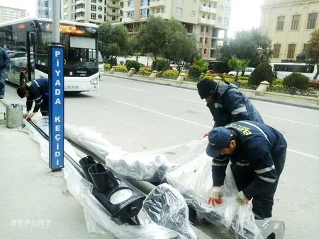 Bakıda tıxac yaradan piyada keçidlərinin qarşısında işıqfor quraşdırılır - FOTO