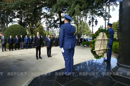 Zakir Həsənov Gürcüstanda Heydər Əliyevin büstünü ziyarət edib