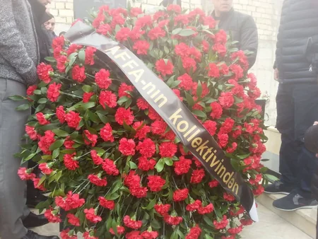 Futbol ictimaiyyəti Böyükağa Hacıyevin məzarını ziyarət edib