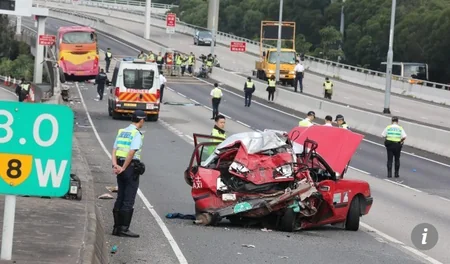 Honkonqda turist avtobusu qəzaya uğrayıb, 5 nəfər ölüb