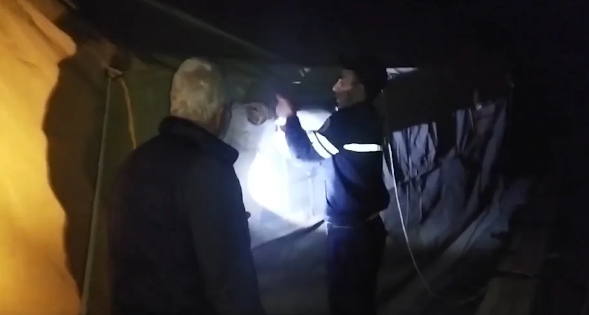 Yevlaxda yaşayış yeri olmayan ailəyə çadır ev qurulub