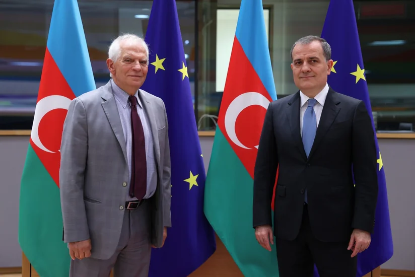 Глава МИД Азербайджана и Верховный представитель ЕС провели телефонный разговор