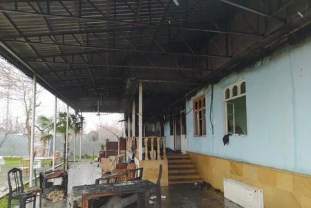 Ağdaşda 6 otaqlı ev əşyaları ilə birlikdə yanıb