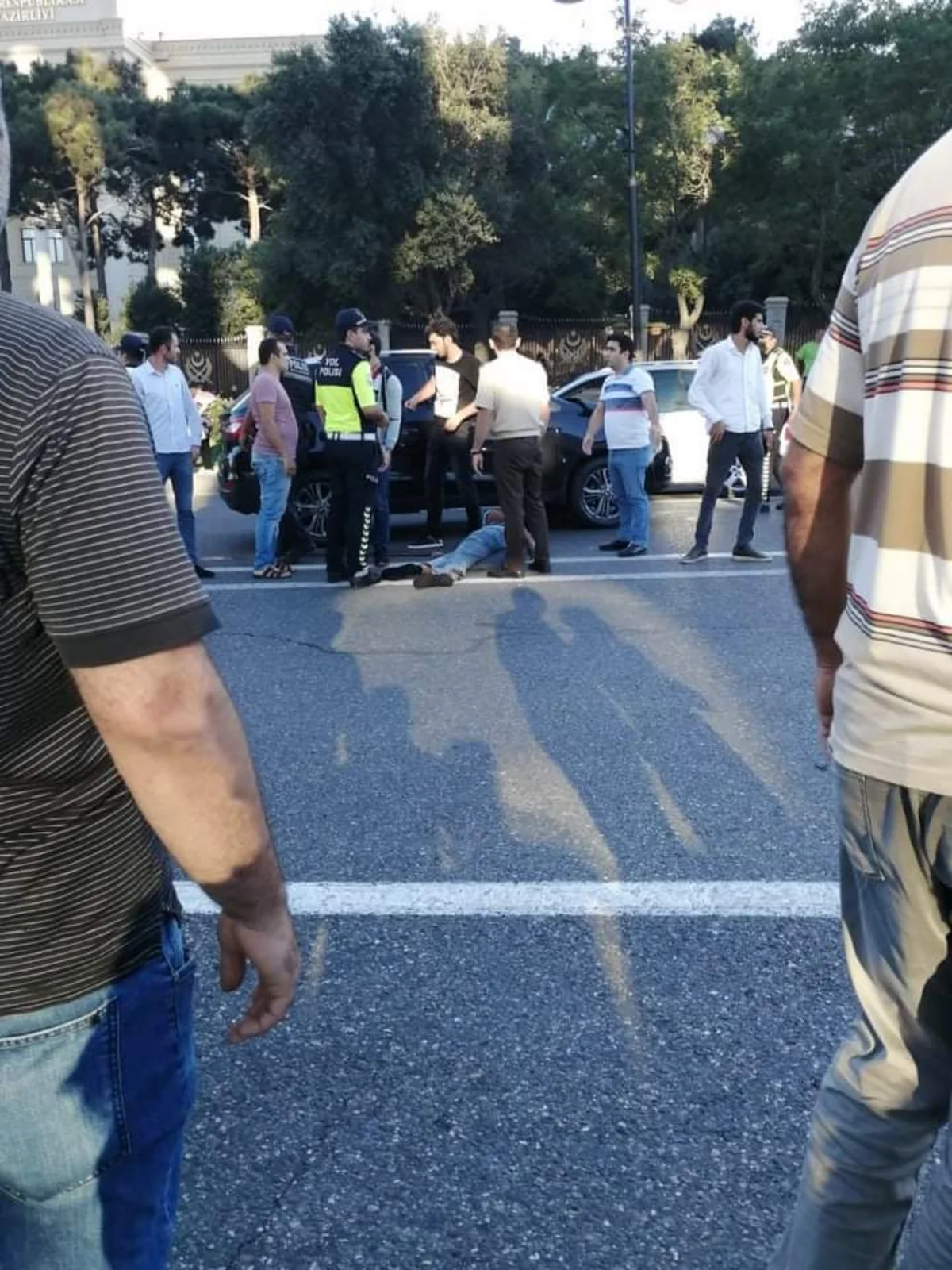 Alov qüllələrinin yanında avtomobil piyadanı vurub