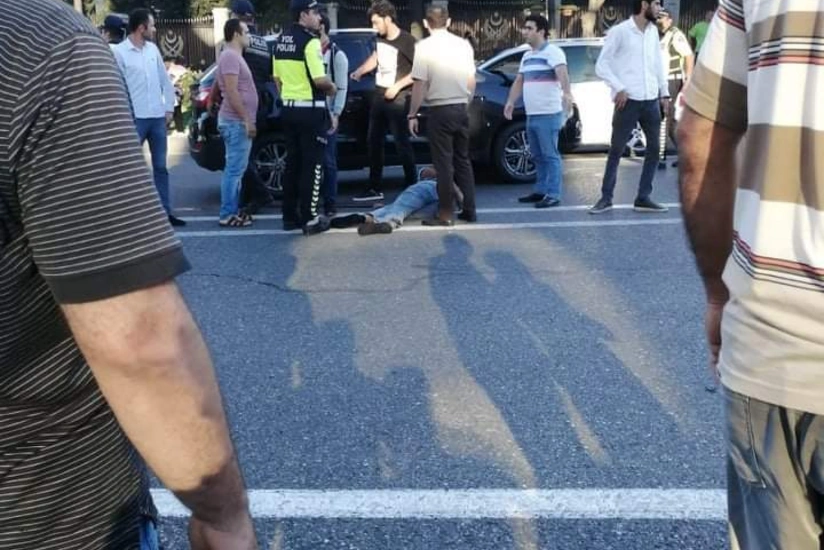 Alov qüllələrinin yanında avtomobil piyadanı vurub