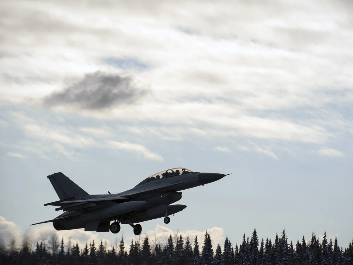 Qəzzanı bombardıman edən İsrail pilotu katapult zamanı ölüb