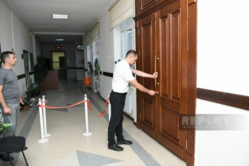В Азербайджане завершилось голосование на внеочередных парламентских выборах