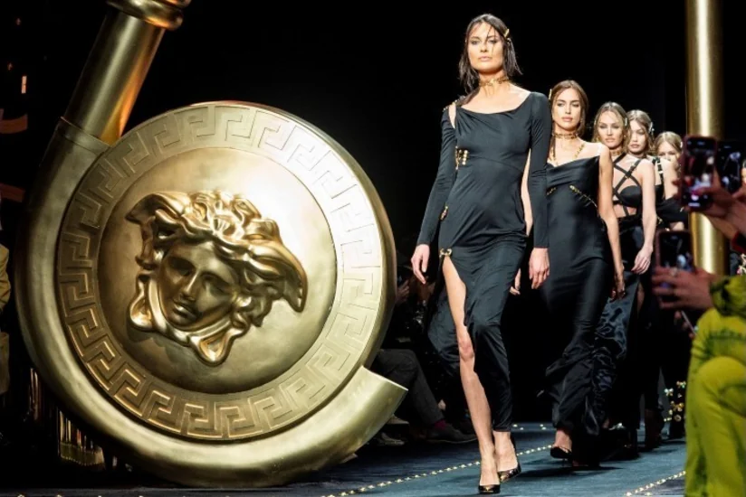 Versace отложил показ коллекции в США из-за коронавируса