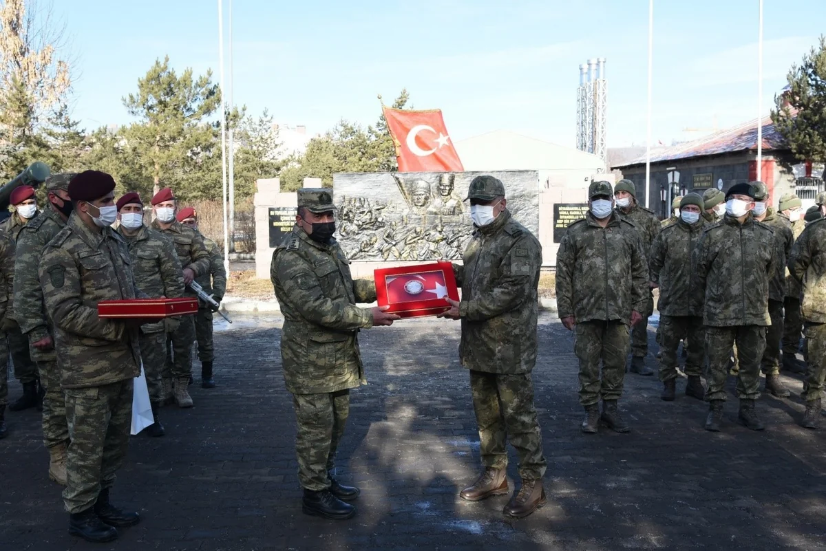 Qarsdakı birgə təlimlərdə iştirak edən Azərbaycan hərbçilərinin yolasalma mərasimi keçirilib