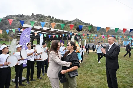 Azərbaycan Prezidenti Həkəri çayının sahilində keçirilən “Laçın Şəhəri Günü” bayram tədbirində çıxış edib