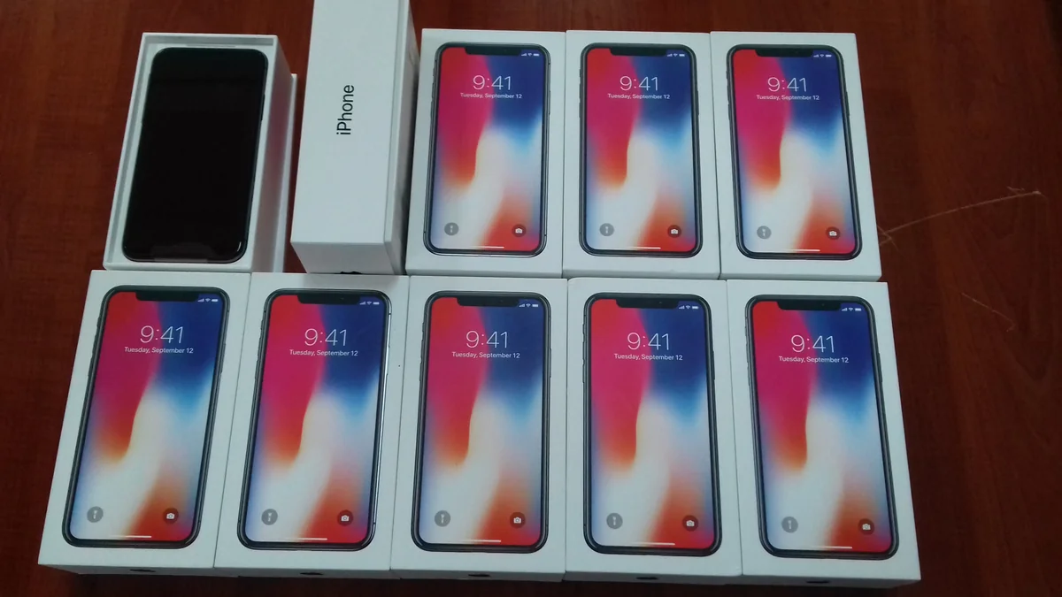 Azərbaycan vətəndaşının corablarından 10 ədəd mobil telefon çıxıb - VİDEO