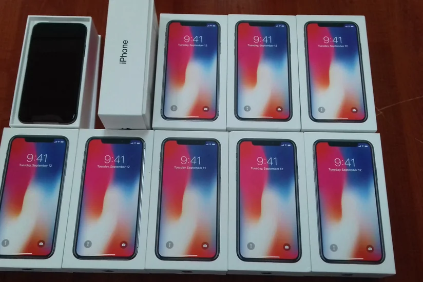 Azərbaycan vətəndaşının corablarından 10 ədəd mobil telefon çıxıb - VİDEO