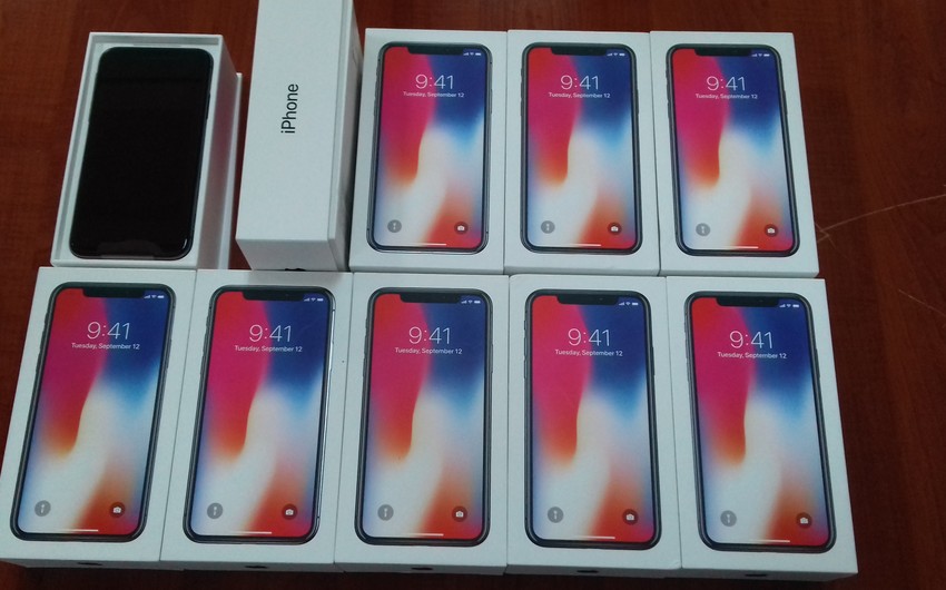 Azərbaycan vətəndaşının corablarından 10 ədəd mobil telefon çıxıb - VİDEO