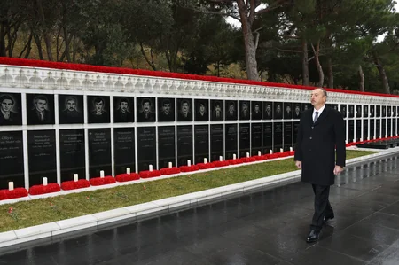 Prezident İlham Əliyev Şəhidlər xiyabanını ziyarət edib
